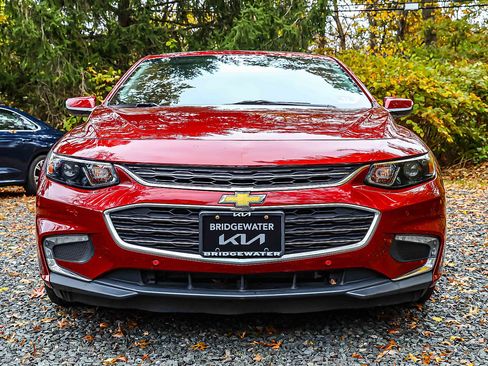 Used 2018 Chevrolet Malibu LT w/ Leather Package image 2