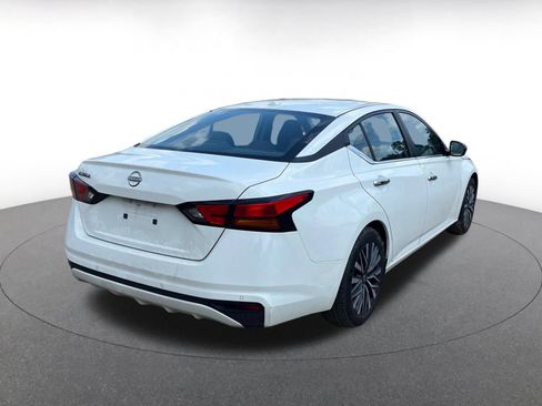 Used 2025 Nissan Altima 2.5 SV FWD image 16