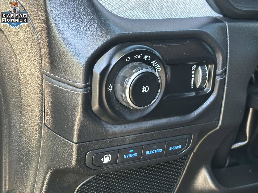 Used 2024 Jeep Wrangler Unlimited Sahara w/ Technology Group AWD/4WD image 17