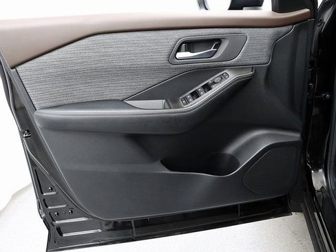 Used 2023 Nissan Rogue SV image 21