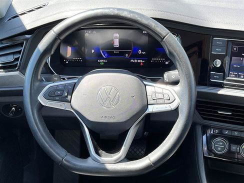 Used 2024 Volkswagen Jetta SE FWD image 18