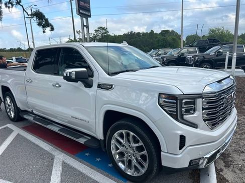 Used 2023 GMC Sierra 1500 Denali w/ Technology Package AWD/4WD image 2