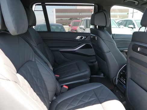 Used 2026 BMW X7 xDrive40i w/ M Sport Package AWD/4WD image 25