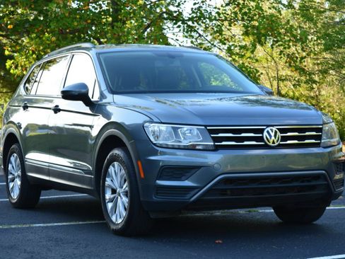 Used 2021 Volkswagen Tiguan SE FWD image 3