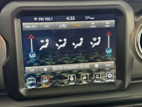 Used 2019 Jeep Wrangler Unlimited Sahara AWD/4WD image 20