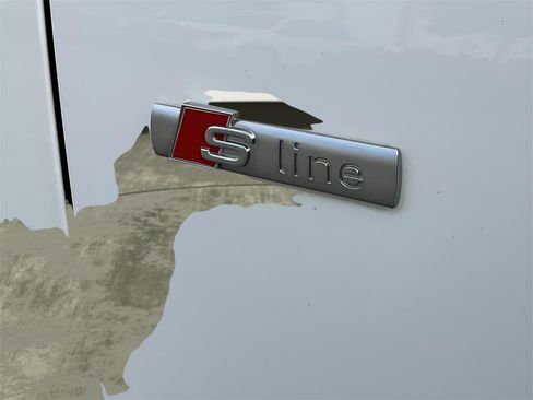 Used 2017 Audi Q5 2.0T Premium Plus w/ Technology Package image 15