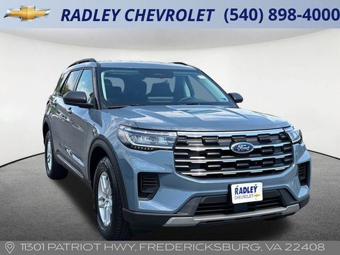 Used 2025 Ford Explorer Active AWD/4WD image 22