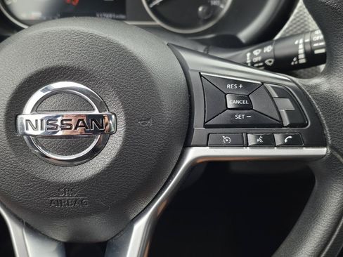 Used 2018 Nissan Kicks SV FWD image 27