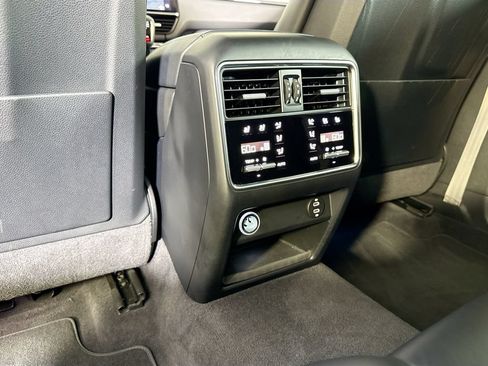 Certified 2023 Porsche Cayenne Platinum Edition AWD/4WD image 39