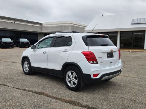 Used 2018 Chevrolet Trax LT w/ LT Convenience Package image 4