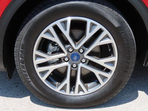Used 2022 Ford Escape SEL w/ Technology Package AWD/4WD image 18