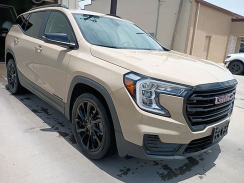 Used 2023 GMC Terrain SLE w/ Elevation Edition FWD image 5