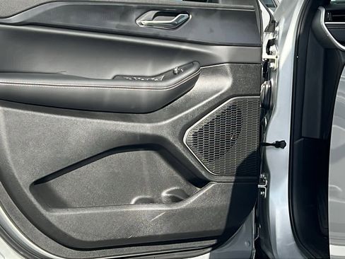New 2025 Jeep Grand Cherokee Altitude image 23