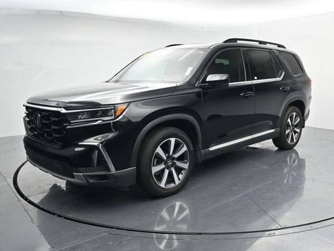 Used 2023 Honda Pilot Touring image 4