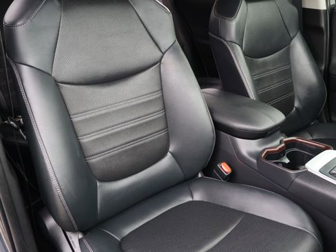 Used 2021 Toyota RAV4 Limited image 14