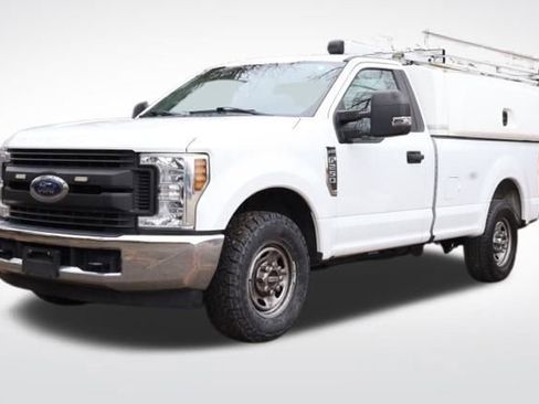 Used 2018 Ford F250 XL w/ Power Equipment Group image 3