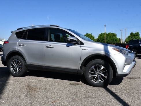 Used 2016 Toyota RAV4 XLE AWD/4WD image 8