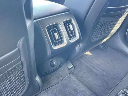 Used 2024 Kia Sorento S image 29