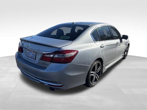 Used 2017 Honda Accord Touring image 8