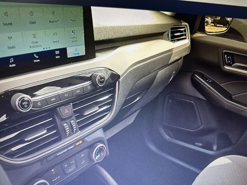 Used 2022 Ford Escape SE image 9