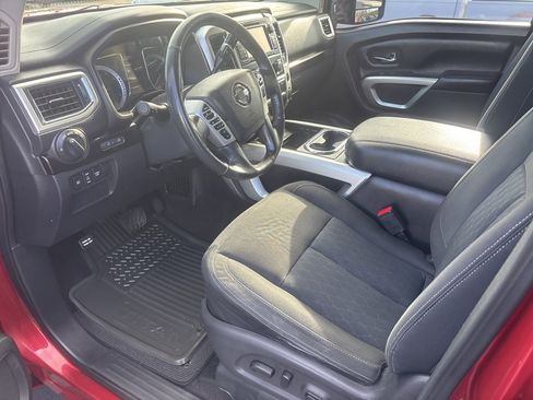 Used 2017 Nissan Titan SV image 14