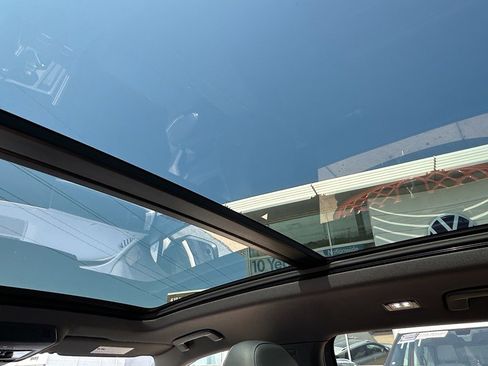 New 2025 Volkswagen Tiguan SE R-Line image 9