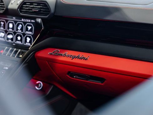 Used 2022 Lamborghini Urus AWD/4WD image 47