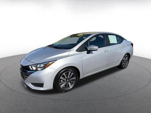 Used 2025 Nissan Versa SV FWD image 8