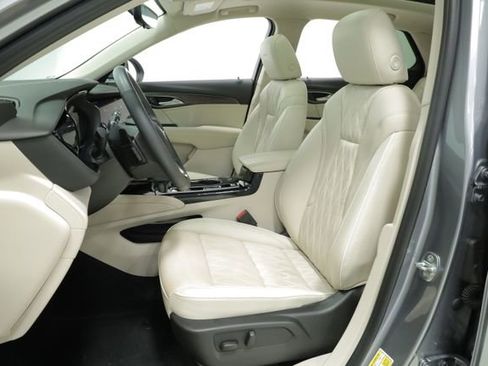 Used 2022 Buick Envision Avenir w/ Technology Package II image 30