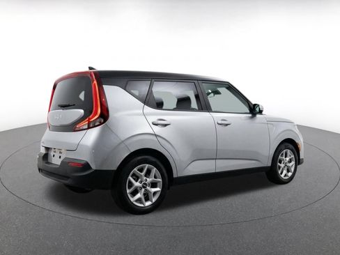 Used 2025 Kia Soul LX w/ LX Technology Package FWD image 9