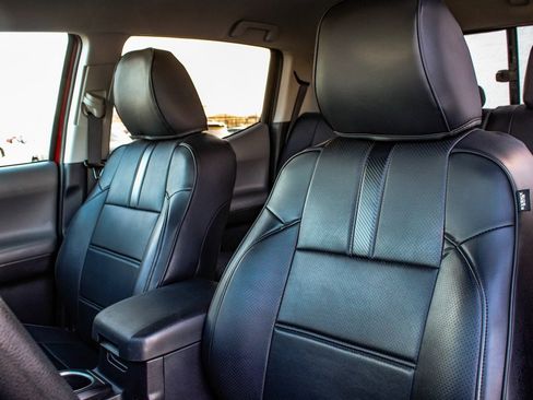 Used 2020 Toyota Tacoma SR image 30