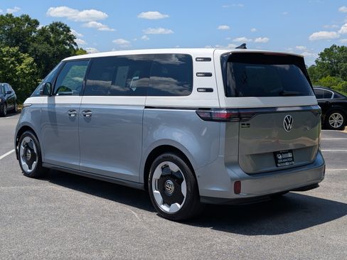 Used 2025 Volkswagen ID. Buzz Pro S Plus RWD image 7