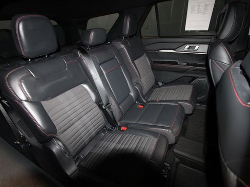 Used 2025 Ford Explorer ST-Line w/ ST-Line Street Pack image 21