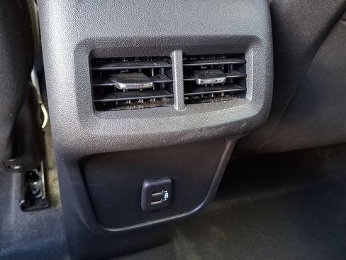Used 2023 Chevrolet Equinox LT FWD image 11