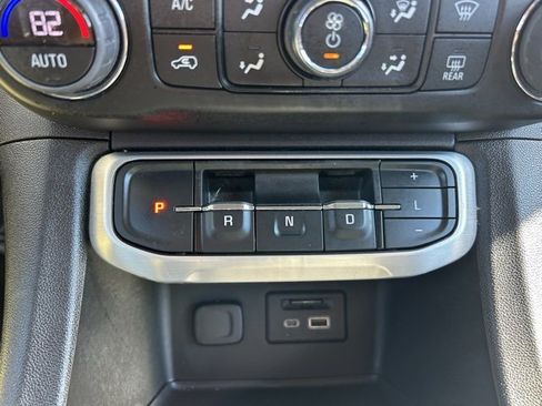 Used 2023 GMC Acadia SLT w/ Preferred Package image 26