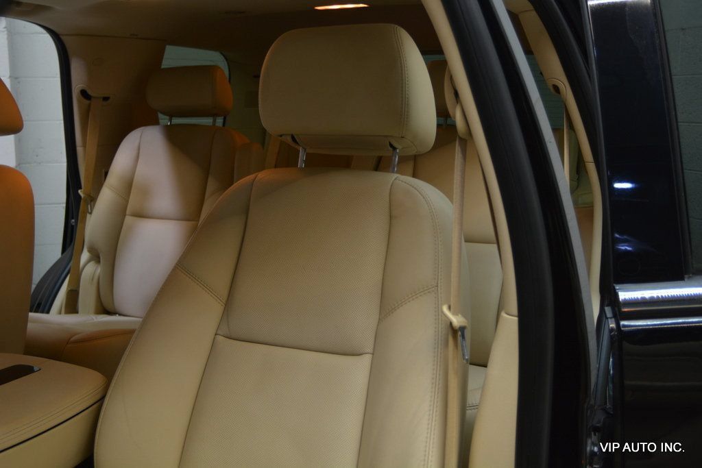 Used 2007 Cadillac Escalade AWD w/ Climate Package image 13
