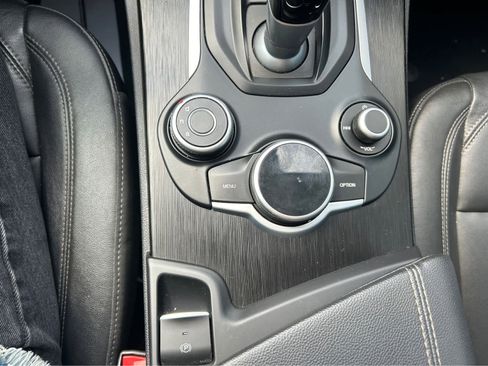 Used 2018 Alfa Romeo Stelvio AWD image 20