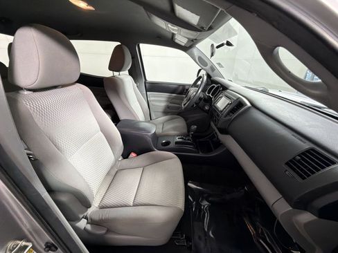 Used 2014 Toyota Tacoma PreRunner image 25