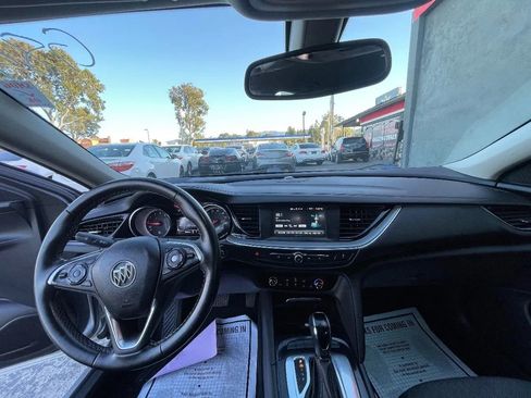 Used 2018 Buick Regal Preferred FWD image 9