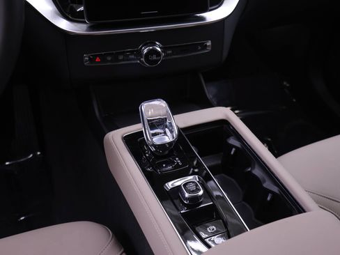 Certified 2025 Volvo XC90 B5 Plus AWD/4WD image 16