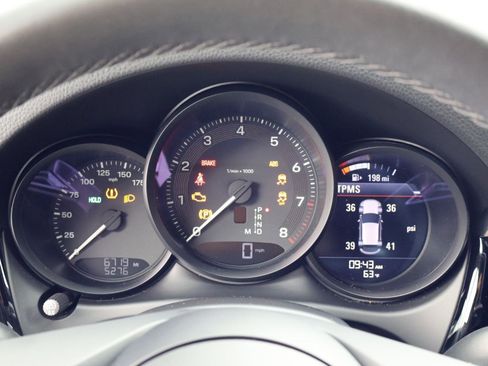 Certified 2025 Porsche Macan image 15