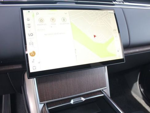 New 2025 Land Rover Range Rover SE image 16