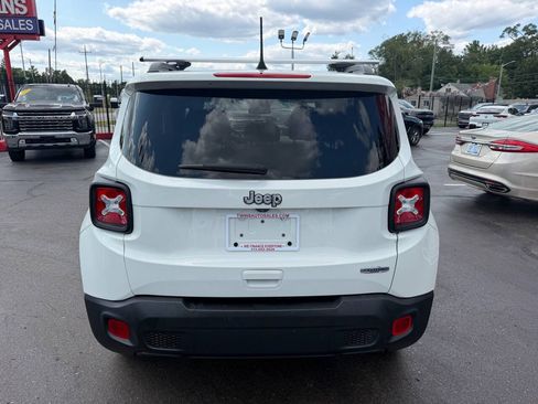 Used 2021 Jeep Renegade Latitude FWD image 6