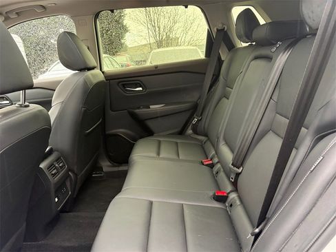 Used 2023 Nissan Rogue SL w/ SL Premium Package image 17