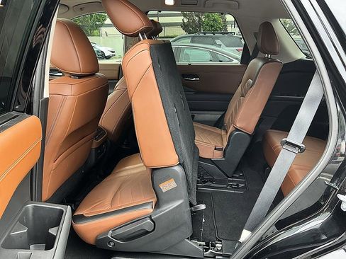 Certified 2023 Nissan Pathfinder Platinum w/ Cargo Package AWD/4WD image 27