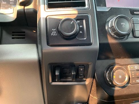 Used 2021 Ford F250 XLT w/ XLT Premium Package AWD/4WD image 46