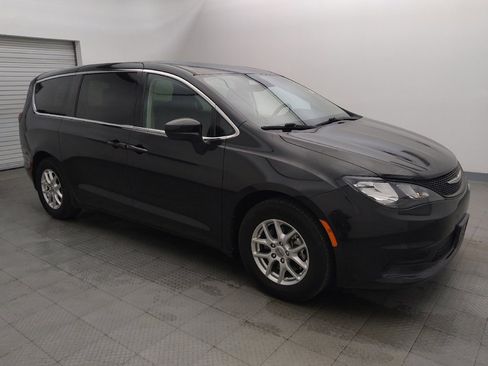 Used 2022 Chrysler Voyager LX FWD image 11