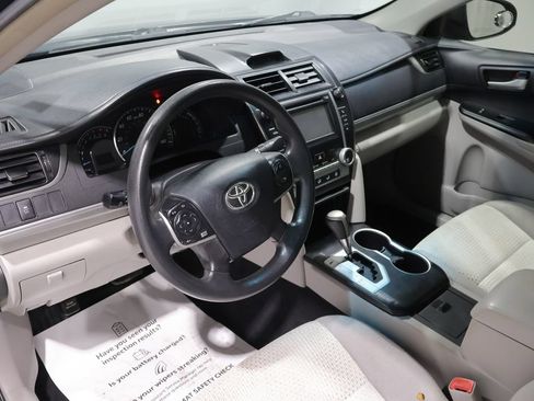 Used 2014 Toyota Camry LE FWD image 14