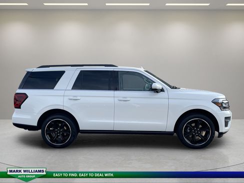 Used 2024 Ford Expedition Limited AWD/4WD image 3