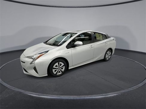 Used 2018 Toyota Prius Four image 4
